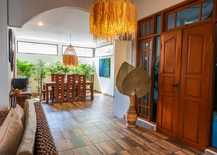Wes - Legian - 5 Bedroom - 4 Bath - Location Villa *