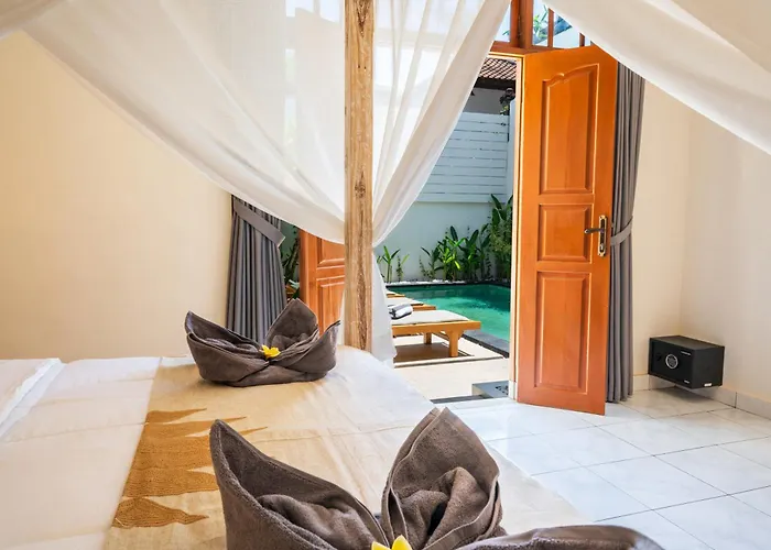 Villa Wes - Legian - 5 Bedroom - 4 Bath - Location Seminyak