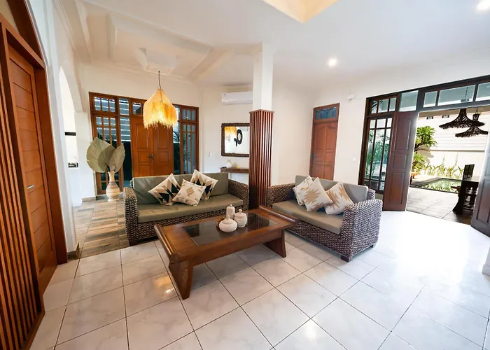 Wes - Legian - 5 Bedroom - 4 Bath - Location Villa