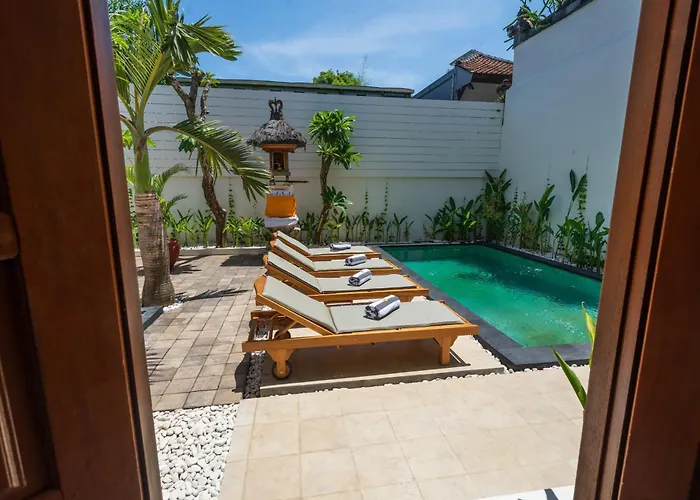 Wes - Legian - 5 Bedroom - 4 Bath - Location Villa Seminyak