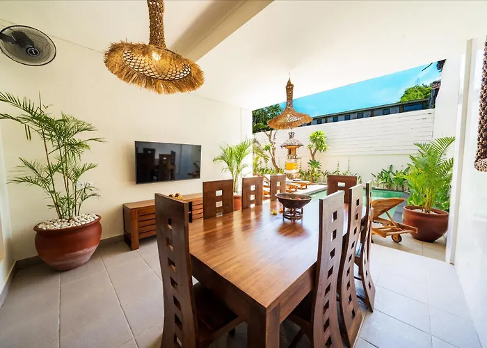 Wes - Legian - 5 Bedroom - 4 Bath - Location Villa