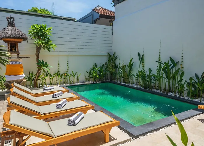 Wes - Legian - 5 Bedroom - 4 Bath - Location Villa Seminyak